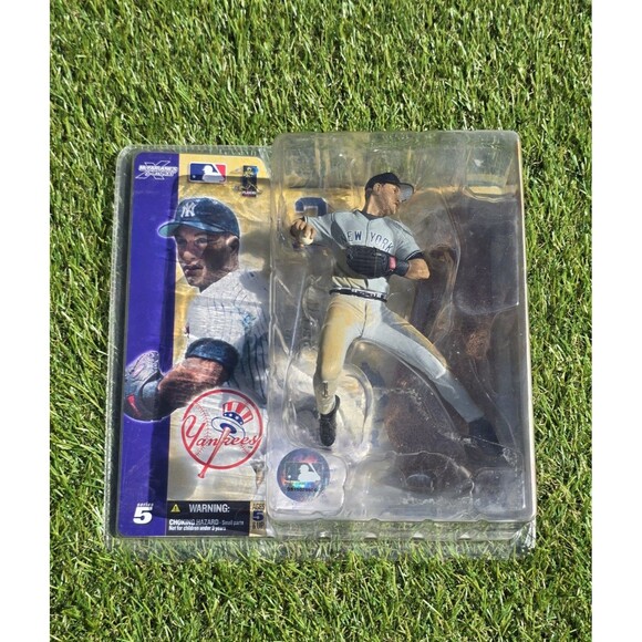 DEREK JETER New York Yankees MLB McFarlane Series 5 Figure Gray Uniform Flaws* - Picture 1 of 12